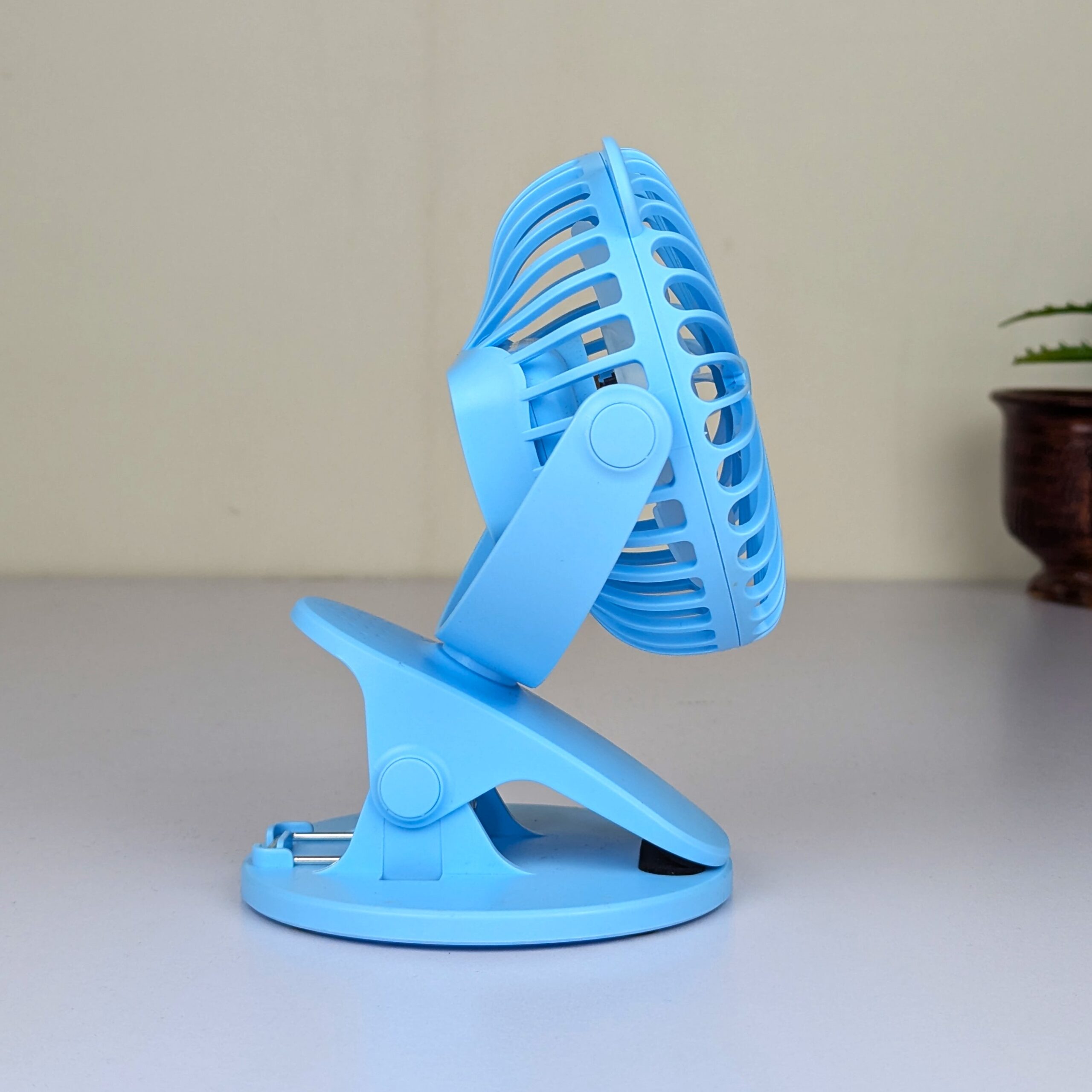 USB Table Fan Mini Wind Power Handheld Clip Fan Desktop Convenient Portable Student Cute Small Cooling Ventilador 360 Rotation DSB4651