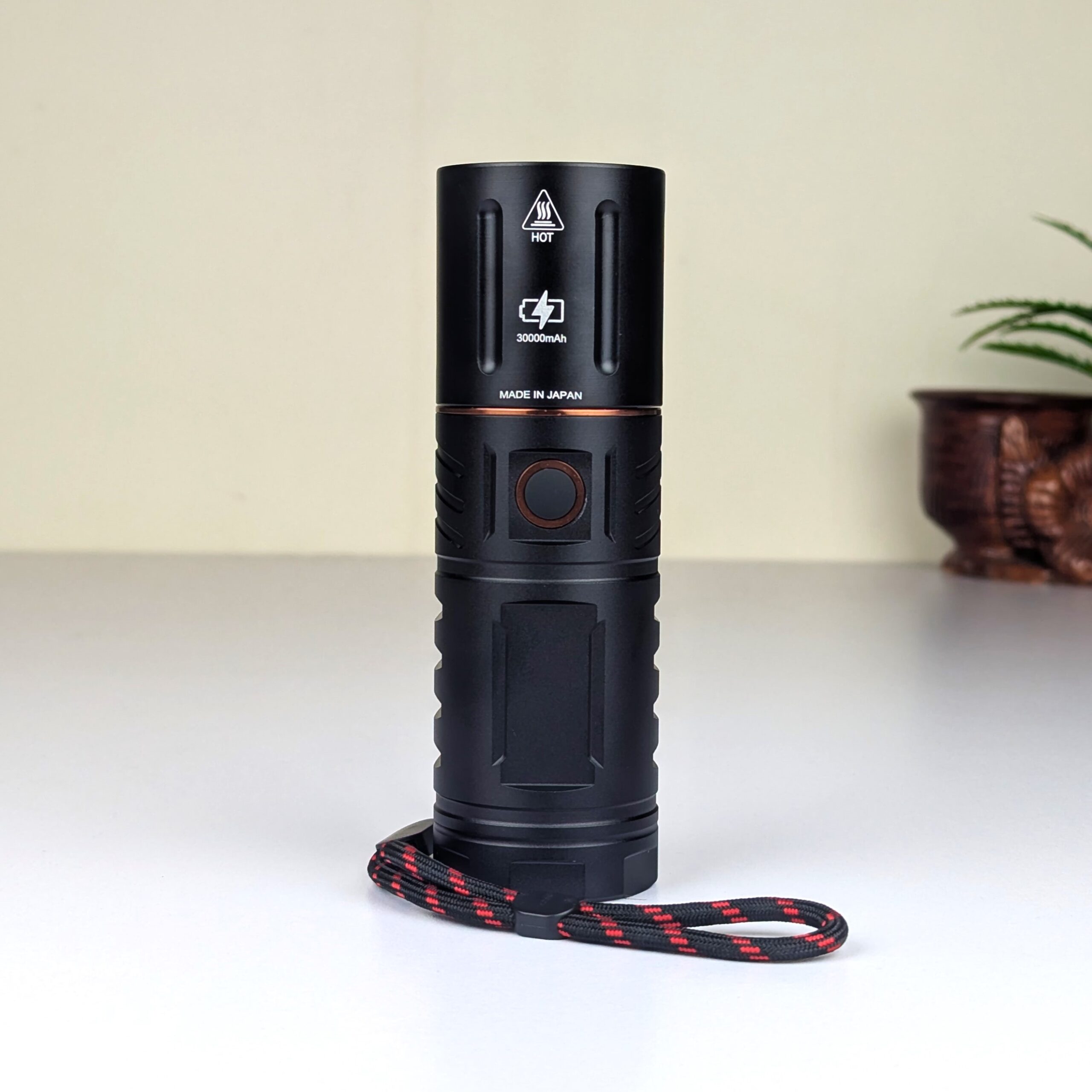 Rechargeable LED Flashlight with Telescopic Zoom & Power Bank Function DSB9000